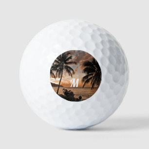 Natuur van de tropische zonnestralen met bomen golfballen