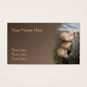 Natuur van wilde bruine paddenstoelen pellen visitekaartjes