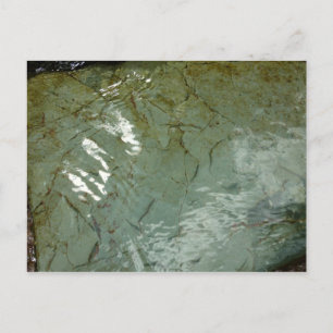 Natuurfoto van met water bedekte rotsplaat briefkaart