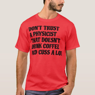 Natuurkundige die koffie Drink, kauwt veel T-shirt