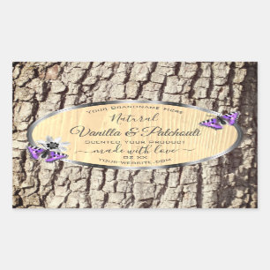 Natuurlijke boomschors met etiketten van houtkorre