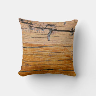 Natuurlijke houten achtergrond, houten plak en org kussen