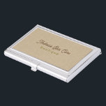 Natuurlijke kleur Klassieke lijntextuur Visitekaarthouder<br><div class="desc">Eenvoudige,  natuurlijke kleur linnen textuur verf achtergrond met aangepaste bruin en olijfgroen aanpasbare typografie. Deze sjabloon is ontworpen voor een huidverzorgingsprofessional,  maar kan voor elk beroep worden aangepast door het lettertype en de kleur te veranderen.</div>