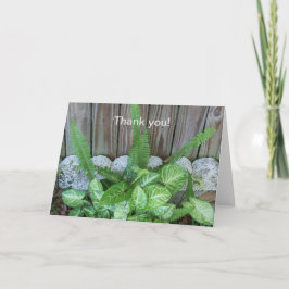 Natuurlijke opstelling van caladium en varens bedankkaart