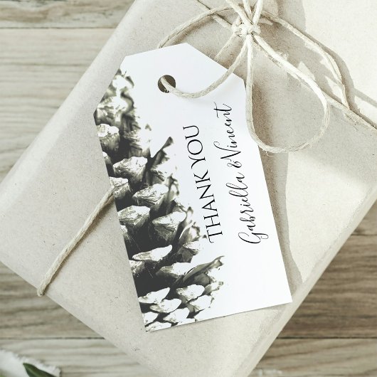 Natuurlijke pijnboom op Label met witte bruiloft Cadeaulabel