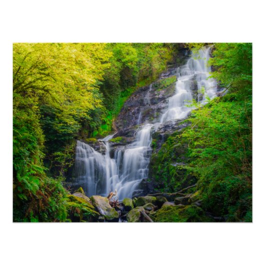Natuurlijke Symfonie: De Watervallen van Killarney Perfect Poster (Voorkant)