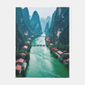 Natuur's Embrace - Schilderachtig rivierlandschap Fleece Deken (Voorkant)