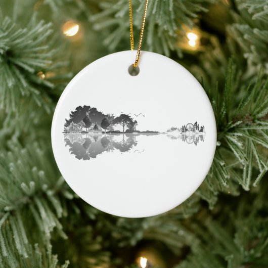 Natuur's Song: Forest Landscape Guitar Art Keramisch Ornament (Boom)