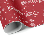 NAUGHTS- OF NICE-tekst in sneeuwvlokken Cadeaupapier (Rol Hoek)