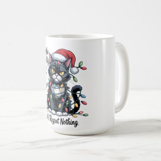 Naughty Cat Christmas Mug – Funny Santa Hat Koffiemok (Voorkant rechts)