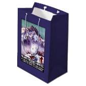 Naughty Gnomes Making Giant Snowball Poster Medium Cadeauzakje (Achterkant Gekanteld)