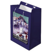 Naughty Gnomes Making Giant Snowball Poster Medium Cadeauzakje (Voorkant Gekanteld)