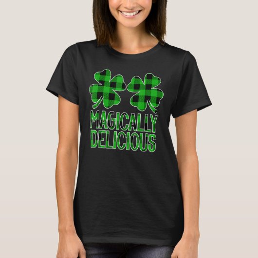 Naughty Shamrocks Magically Delicious St Patricks T-shirt (Voorkant)