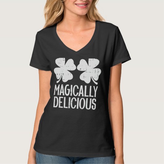 Naughty Shamrocks Magically Delicious St Patricks T-shirt (Voorkant)