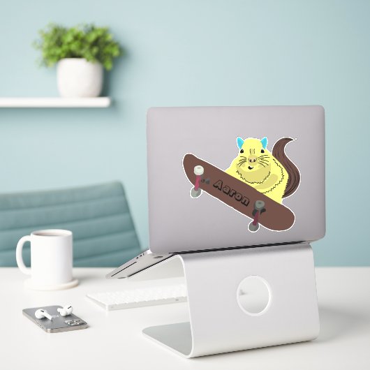 Naughty Squirrel #119 Skateboarden Sticker (Laptop op bureau)
