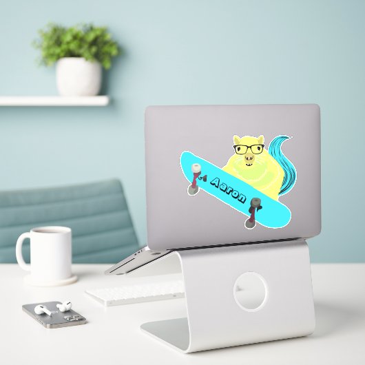 Naughty Squirrel #215 Skateboarden Sticker (Laptop op bureau)