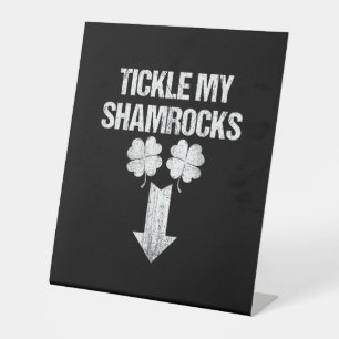 Naughty St Patricks Day Tickle My Shamrocks Dirk Reclamebord Met Voetstuk