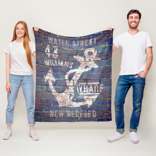 Nautical Anchor Distress Brick Familienaam Fleece Deken (In situ)