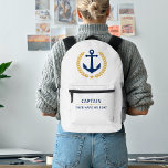 Nautical Anchor Kapitein Boat Name Gold Laurel Nav Bedrukte Rugzak<br><div class="desc">Een op maat ontworpen nautische boot anker,  gouden stijl laurierbladeren en een gouden ster met Captain rang of andere titel en uw gepersonaliseerde naam of bootnaam in koninklijk marineblauw op een uniforme witte rugzak. Maakt een geweldig cadeau.</div>