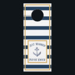 Nautical Anchor Navy Stripes net getrouwd Deurhanger<br><div class="desc">Verzeker genoeg privacy op je huwelijksreis met deze leuke deurhanger. Ideaal voor een nautische bruiloft of strandhuwelijksreis. Het ontwerp kenmerkt klassieke jachtstrepen en anker. Overeenkomende producten beschikbaar in mijn Nautical Stripes Wedding Collectie.</div>