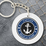 Nautical Anchor & Rope Captain of Boat Name Navy Sleutelhanger<br><div class="desc">Een gepersonaliseerde nautische sleutelhanger met twee zijkanten met "Kapitein" (of een andere gewenste titel of rang) en jouw naam, bootnaam of andere tekst indien nodig. Dit unieke ontwerp is voorzien van een aangepast bootanker met touw en sterren die zijn voorzien van regale zwarte, klassieke blauw en witte marinekleuren. Maakt een...</div>