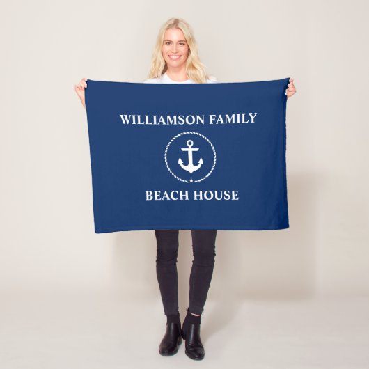 Nautical Beach House Familienaam Navy Blue Fleece Deken (In situ)