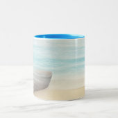 Nautical Beach Scène met roeiboot & Gevist net Tweekleurige Koffiemok (Center)