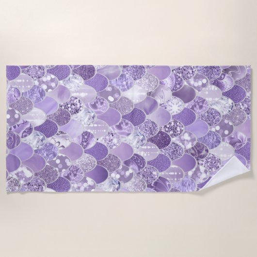 Nautical Beach Towel, Cute Paarse Mermaid Scales Strandlaken (Voorkant)