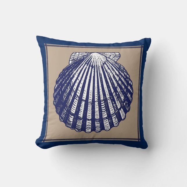 Nautical Blue and Sand Scallop Shell Pillow Kussen (Voorkant)