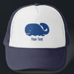 Nautical Blue Preppy Whale Persoonlijk Trucker Pet<br><div class="desc">Dit zeemiekblauwe walvisontwerp is voorzien van jouw tekst of monogram. Een schattig, helder, kleurrijk en klassiek patroon dat perfect is voor een dag op het strand, voor een dag uit de oceaan of voor zeemkleding en geschenken. Pas uw initialen, naam, bootnaam enz. aan door op "aanpassen" te klikken en in...</div>