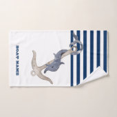 Nautical Boat Name,Anchor Dolphin Navy Blue Stripe Bad Handdoek (Handdoek)