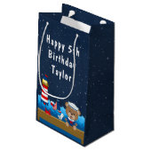 Nautical Boy Beer Red en marine Happy Birthday Klein Cadeauzakje (Achterkant Gekanteld)