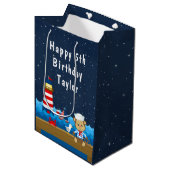 Nautical Boy Monkey Red en marine Happy Birthday Medium Cadeauzakje (Voorkant Gekanteld)