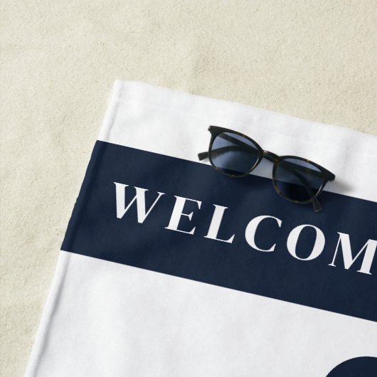 Nautical Custom Boot Naam Anker Navy Striped Strandlaken (In situ)