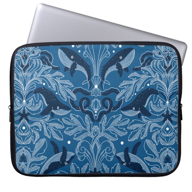 Nautical damask texture with walales, modern vinta laptop sleeve (Voorkant)