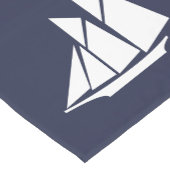 Nautical Elegant White Sailboat & Navy Blue Korte Tafelloper (Hoek)