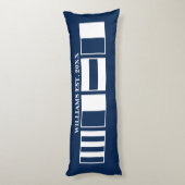 Nautical flags navy blue family name beddecor lichaamskussen (Achterkant (Verticaal))