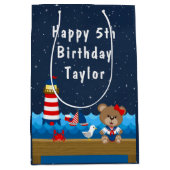 Nautical Girl Beer Red en marine Happy Birthday Medium Cadeauzakje (Voorkant)