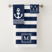 Nautical Heart Anker Navy White Stripes Monogram Bad Handdoek (Insitu)