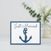 Nautical Just Married Navy Blue Anchor Wedding Aankondigingskaart (Staand voorkant)