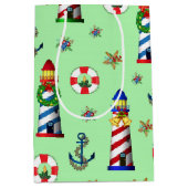 Nautical kerstvuurtoren op groene achtergrond medium cadeauzakje (Voorkant)