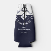 Nautical Modern Navy Blue Monogram Lake House Flesjeskoeler (Achterkant)