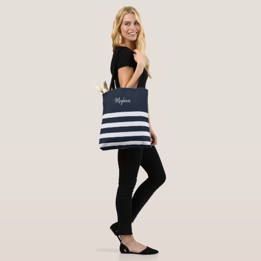 Nautical Navy and White Stripe gepersonaliseerd Tote Bag (Op model)
