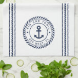 Nautical Navy Blue Anchor Boat Name Theedoek<br><div class="desc">Voeg een coole aanraking met uw vissersboot,  zeilboot,  jacht of kombuis toe met deze gepersonaliseerde keukenhanddoek. Het klassieke nautische ontwerp is voorzien van uw bootnaam en scheepsregister in een blauw logo badge voor de marine met een ankertekening in het midden.</div>
