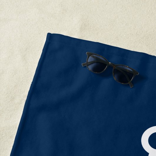 Nautical Navy Blue Anchor Custom Name Beach Strandlaken (In situ)