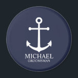 Nautical Navy Blue Anchor Personalized Groomsmen Magneet<br><div class="desc">Nautisch gepersonaliseerd Groomsmen Gift Dit ontwerp is voorzien van wit anker en gepersonaliseerde groomsman's naam met titel in witte klassieke serif lettertype stijl op marineblauwe achtergrond. Ook perfect voor de beste man,  vader van de bruid en meer.</div>