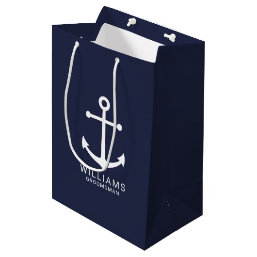 Nautical Navy Blue Anchor Personalized Groomsmen Medium Cadeauzakje (Voorkant Gekanteld)