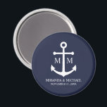 Nautical Navy Blue Anchor Wedding Magneet<br><div class="desc">Voeg een stijlvolle touch toe aan uw nautische bruiloft met deze klassieke marineblauwe huwelijksgunst voor anker. Ontworpen met een witte anker illustratie,  het beschikt over gepersonaliseerde bruid en bruidegom monogram,  naam en trouwdatum in een witte serif lettertype op een marine blauwe achtergrond. Perfect voor nautische bruiloften,  strandbruiloften en meer.</div>