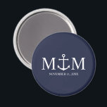 Nautical Navy Blue Anchor Wedding Magneet<br><div class="desc">Voeg een stijlvolle touch toe aan uw nautische bruiloft met deze klassieke marineblauwe huwelijksgunst voor anker. Ontworpen met een witte anker illustratie,  het beschikt over gepersonaliseerde bruid en bruidegom monogram,  naam en trouwdatum in een witte serif lettertype op een marine blauwe achtergrond. Perfect voor nautische bruiloften,  strandbruiloften en meer.</div>