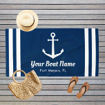 Nautical Navy Blue Custom Boat Name Strandlaken<br><div class="desc">Een handdoek op het strand in een horizontaal formaat is voorzien van een elegant bootanker met preppy horizontale strepen. Pas de aangepaste tekst aan met de naam en locatie van uw boot. Het ontwerp omvat een klassiek blauw- en witkleurenschema voor de kustmarine.</div>